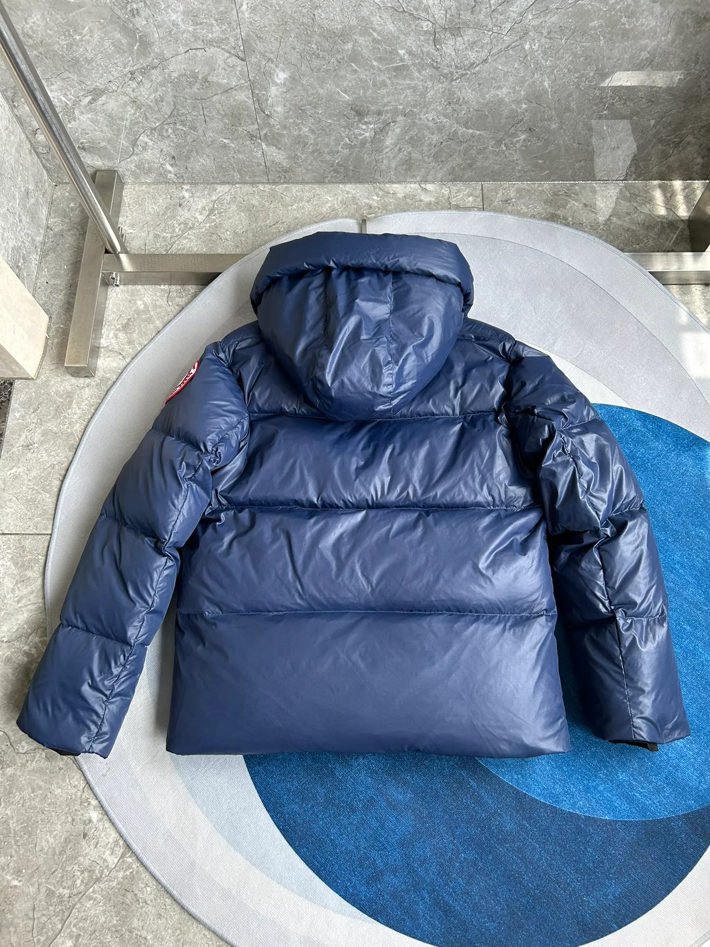 P820 ​​Dark Blue Style No.: Y111 𝘾𝘼𝙉𝘼𝘿𝘼 𝙂𝙊𝙊𝙎𝙀/Canada Goose 2023 Limited New Crofton Puff Down Jacket Pure Guangzhou Inspection 80 White Duck Down Filling‼  Top version, ceiling level‼ Crofton soft bread, the latest style in 2023, has a cold protection effect of up to level 4. It is made of recycled Feather-Light tear-resistant fabric. It is ultra-light and has no weight on the upper body at all! The unique black label highlights your temperament‼  Canada Goose, a Canadian brand, has always been recognized as the warmest down jacket. Various Instagram celebrities, Internet celebrities, and celebrities often wear it for street photos. I do Canada Goose every year, but I still can’t get rid of my love for the geese. No matter how cold the winter is, there is no need to be afraid, because there are geese! Filled with 80% white duck down, Canada Goose is the legendary warmest down jacket and is known as a must-have for Arctic outdoor sports! The most popular down jacket in the world, celebrities are rushing to buy it, it is a must-have! Same style for men and women Size: S~XXL